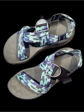 Chaco women’s size 6 Sandals - Teal, Navy & Black Pattern